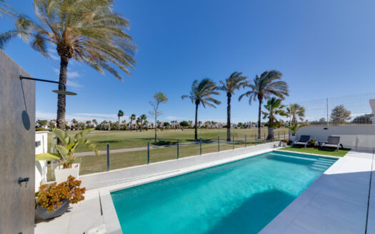 KEY-READY LUXURY VILLA WITH POOL OVERLOOKING LO ROMERO GOLF