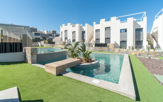KEY-READY & FURNISHED 3-BED GARDEN APARTMENTS AT LOS BALCONES