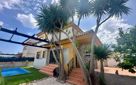 VILLA DETACHED IN LOS MONTESINOS
