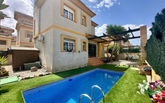 VILLA DETACHED IN LOS MONTESINOS