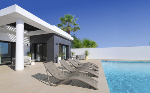 FURNISHED 4-BED SHOW-HOUSE VILLA WITH 10m POOL & CUSTOM EXTRAS