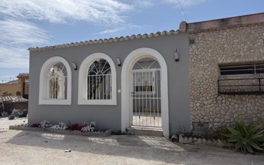 Sun, Comfort & Mediterranean Charm – Renovated Home with Private Solarium