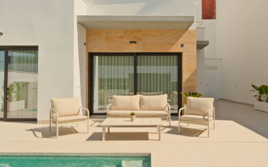 KEY-READY & OFF-PLAN 3-BED VILLAS IN BOOMING BENIJÓFAR