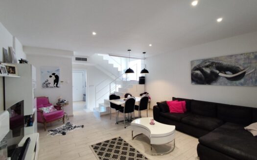CORNER TOWNHOUSE IN TORREVIEJA
