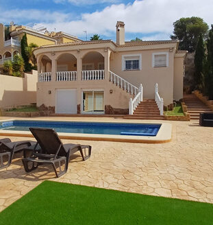 VILLA DETACHED IN ALGORFA