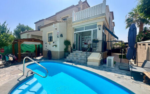 VILLA IN ALGORFA