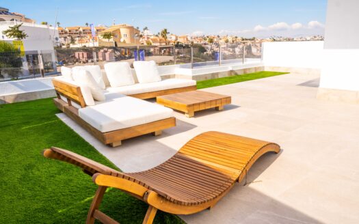 BRAND-NEW KEY-READY 5-BED VILLA BY LA MARQUESA GOLF