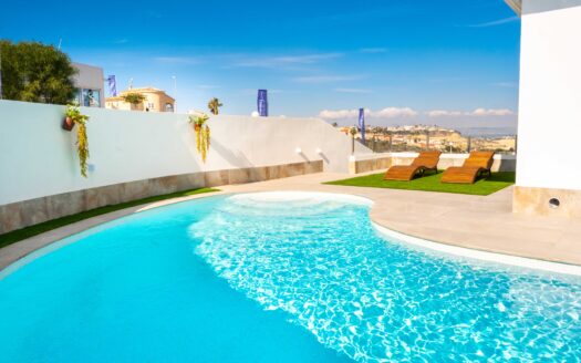 BRAND-NEW KEY-READY 5-BED VILLA BY LA MARQUESA GOLF