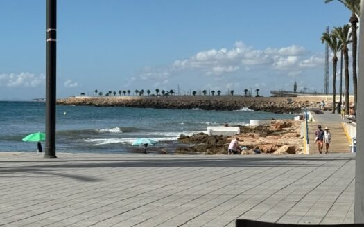 2-BEDROOM GROUND-FLOOR APARTMENT – First Line Playa del Cura, Torrevieja